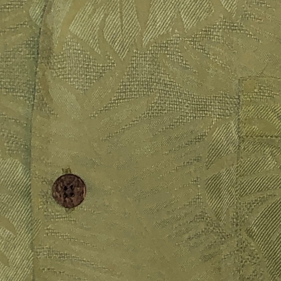 XL Tommy Bahama Silk Short Sleeve Button Down - Picture 3 of 7